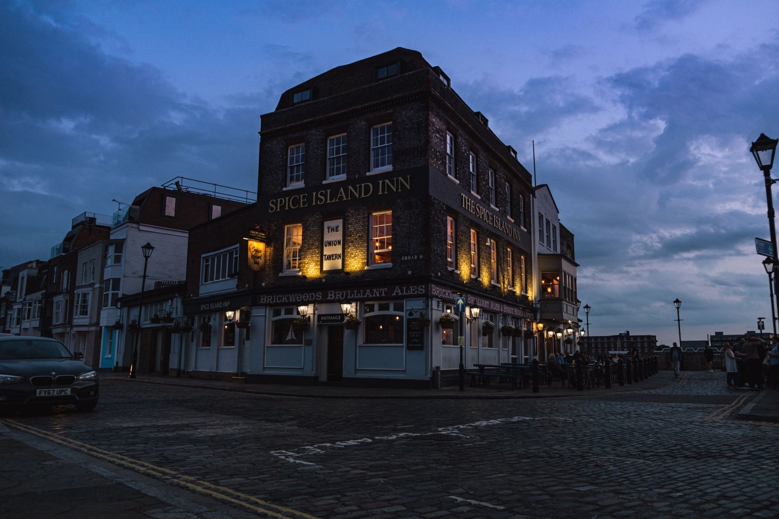 The Spice Island pub in Old Portsmouth by night